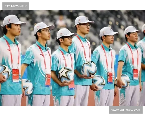 全运会志愿者获致敬环节，专业服务保障垒球赛事顺利运行